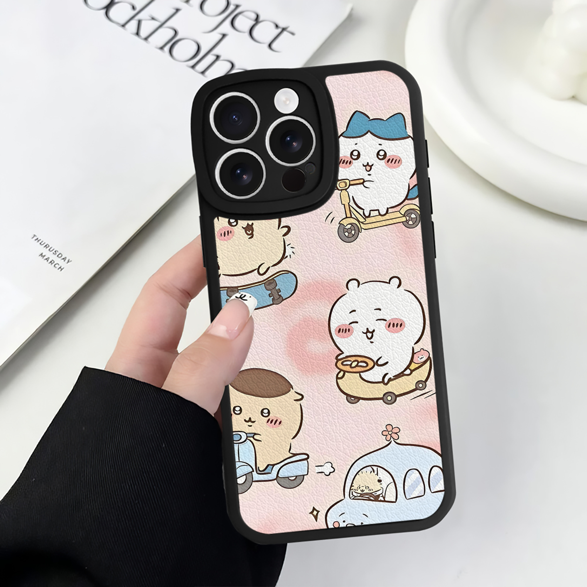（画像用） ちいかわ Chii-kawa 【iPhone 16シリーズ対応】シリコンスマホケース（レザー調） 材質：シリコン